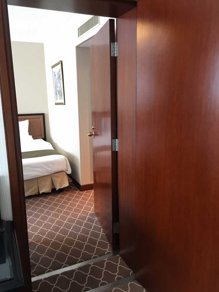 オークラガーデンホテル上海のコネクティングルームのドア画像